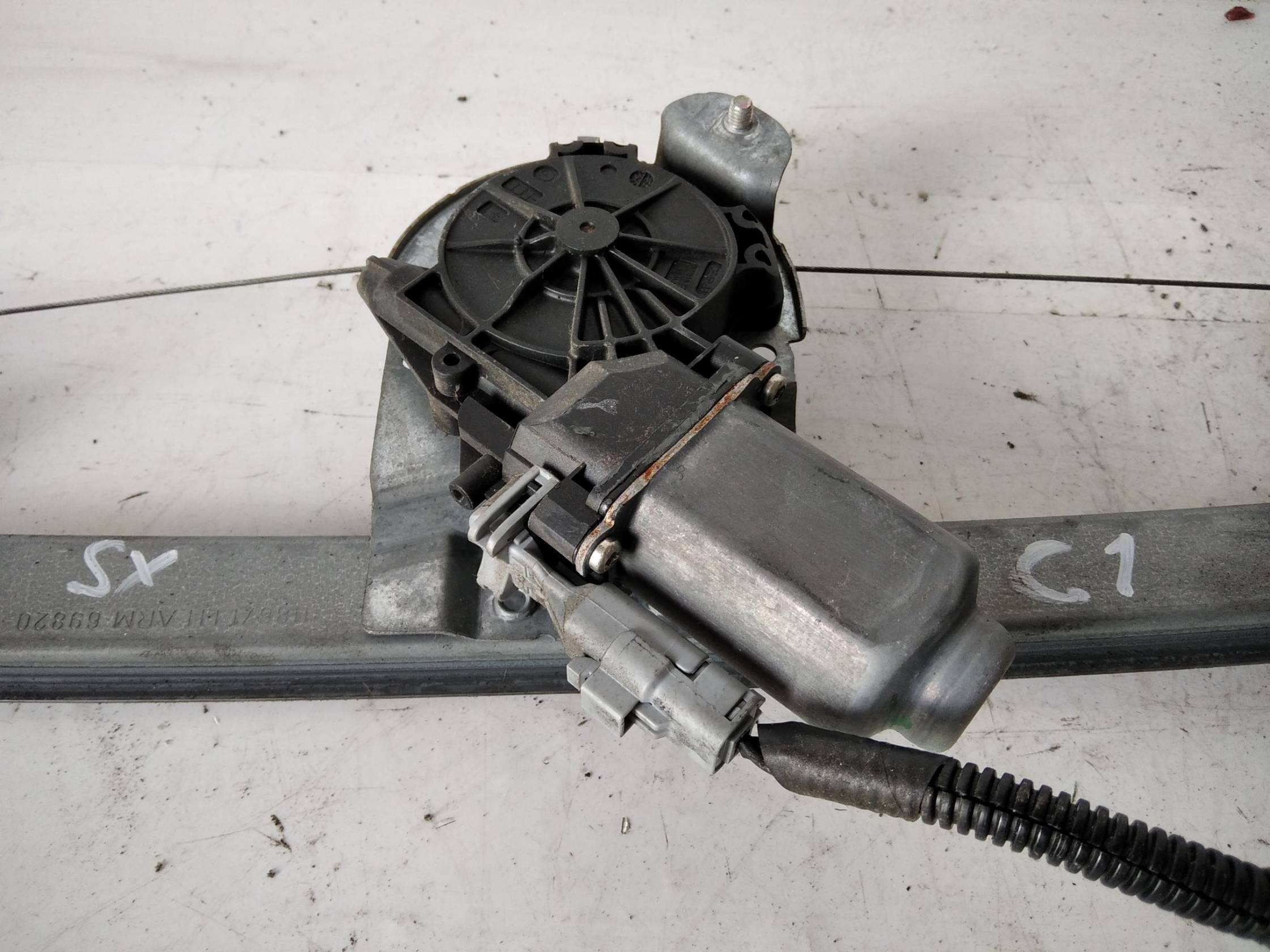 Alzacristallo elettr. porta ant. sx.